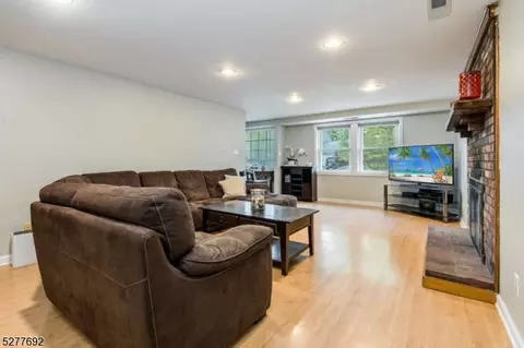 23 Meyer Rd, Edison, NJ 08817 photo 6