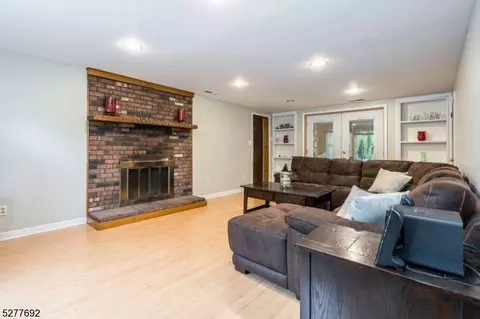 23 Meyer Rd, Edison, NJ 08817 photo 4