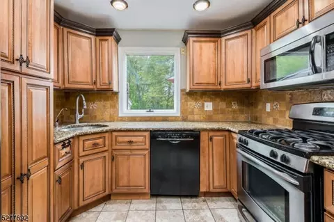 23 Meyer Rd, Edison, NJ 08817 photo 11