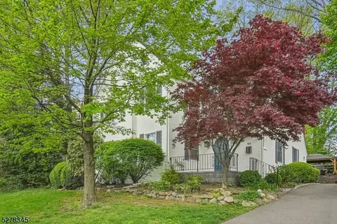 50 Baltusrol Way, Millburn Twp, NJ 07078