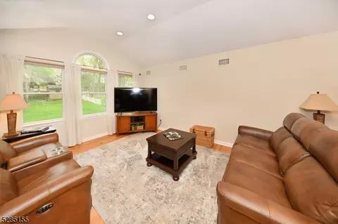 287 Spencer Pl, Paramus, NJ 07652 photo 6