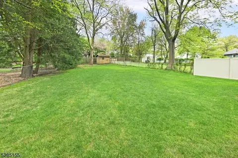 287 Spencer Pl, Paramus, NJ 07652 photo 3