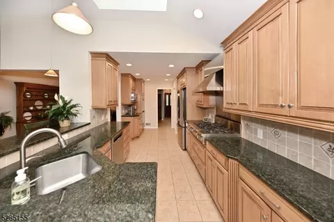 287 Spencer Pl, Paramus, NJ 07652 photo 10