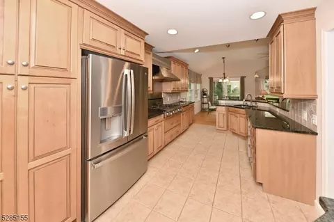 287 Spencer Pl, Paramus, NJ 07652 photo 11