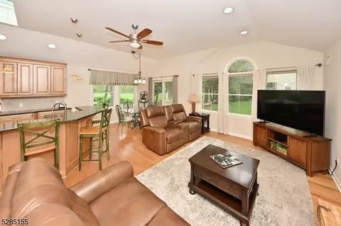 287 Spencer Pl, Paramus, NJ 07652 photo 4