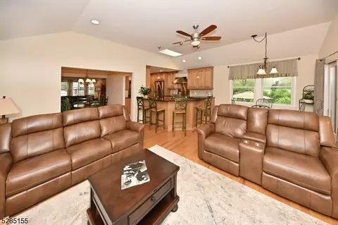 287 Spencer Pl, Paramus, NJ 07652 photo 5