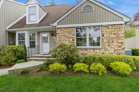 25 Dexter Dr N, Bernards, NJ 07920