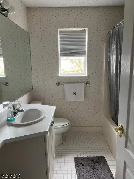 8018 Brittany Dr, Wayne, NJ 07470 photo 9