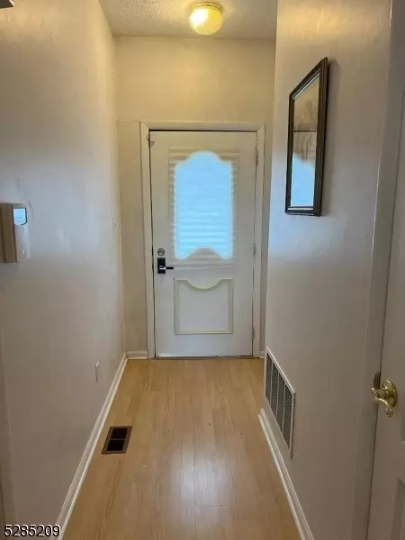 8018 Brittany Dr, Wayne, NJ 07470 photo 2