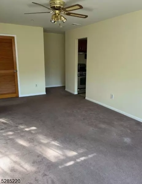 162 College Dr, Edison, NJ 08817