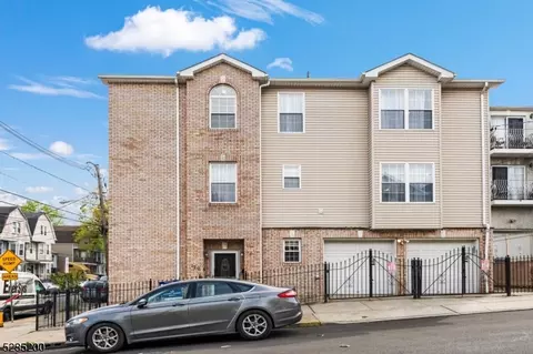 120 Oraton St, Newark, NJ 07104