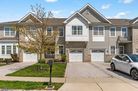 27 Clifford Cir, Somerset, NJ 08873