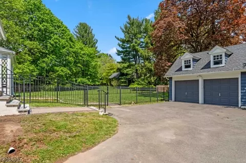 1077 Hillside Ave, Plainfield, NJ 07060 photo 32