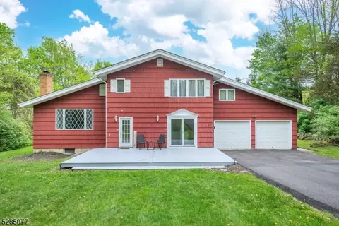 85 Bunn Rd, Hamburg, NJ 07419