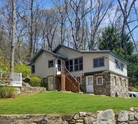 18 Lakeview Trl, Byram Twp, NJ 07821