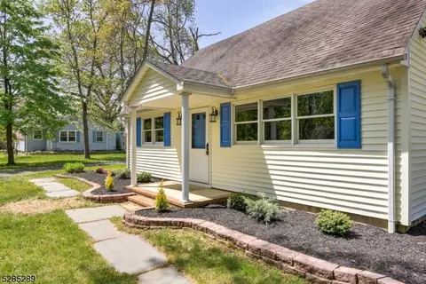 230 Greenbrook Rd, Green Brook, NJ 08812