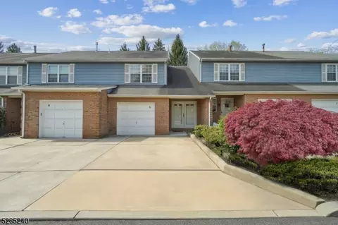 5 Esther Ct, Lebanon, NJ 08833