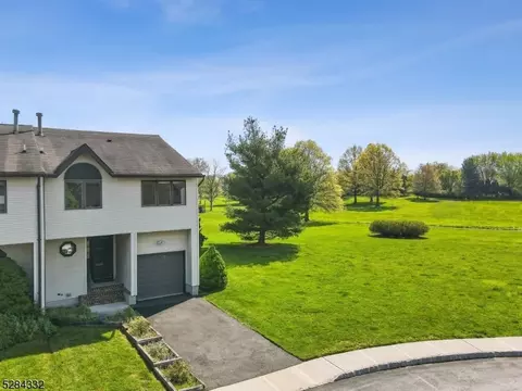 7 Fir Ct, Flemington, NJ 08822