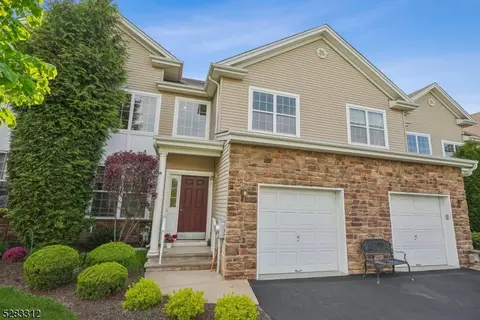 16 Paine Way, Somerset, NJ 08873