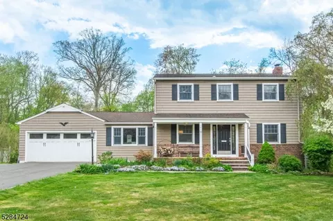 18 Hickory Pl, Livingston, NJ 07039