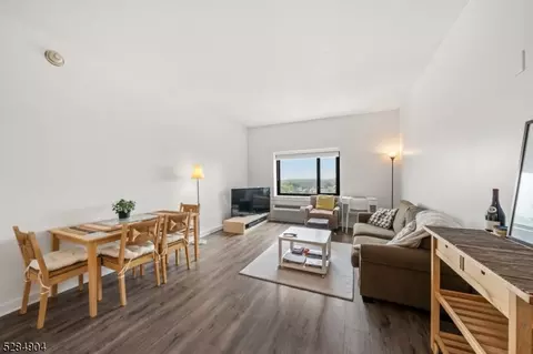 1 Carriage City Plz #1209, Rahway City, NJ 07065