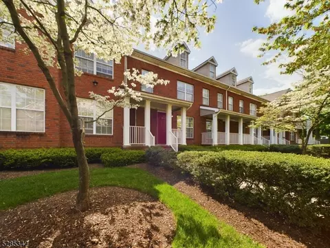 17 Park Sq, Metuchen, NJ 08840