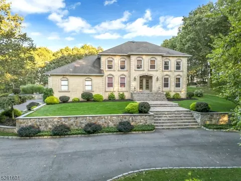 7 Woodside Dr, Boonton, NJ 07005