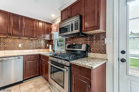 412 Giles Ave, Middlesex, NJ 08846 photo 9