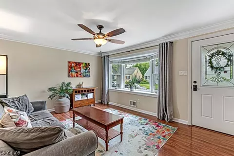 412 Giles Ave, Middlesex, NJ 08846 photo 4