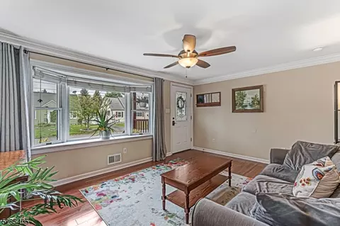 412 Giles Ave, Middlesex, NJ 08846 photo 3