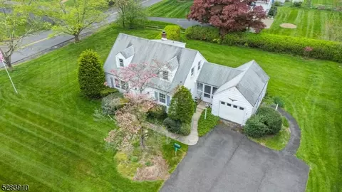 92 W Oak St, Bernards, NJ 07920