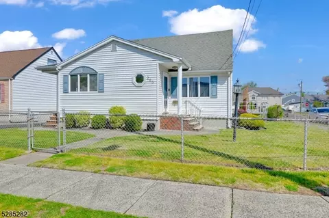 265 Evans Pl, Saddle Brook, NJ 07663