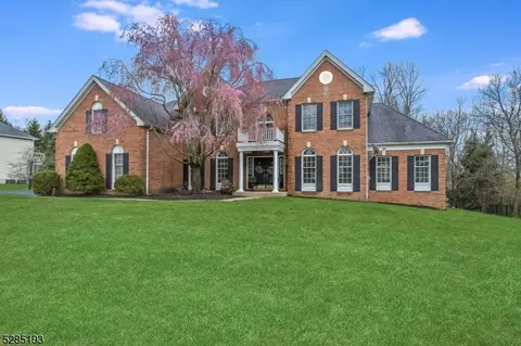 84 Kim Ln, Washington Twp, NJ 07853