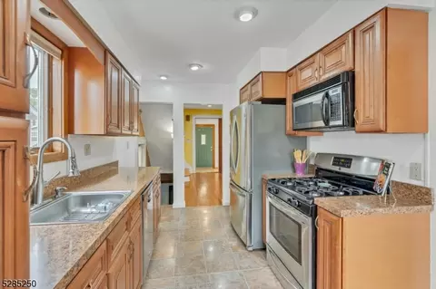 95 Davis Ave, Bloomfield, NJ 07003 photo 4