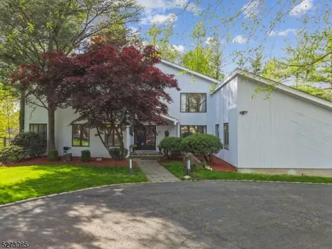 12 Tall Pine Ln, Millburn Twp, NJ 07078