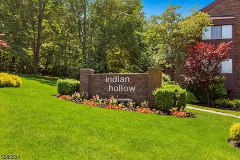 208 Indian Hollow Ct, Mahwah, NJ 07430