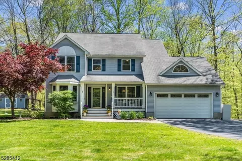 35 Kroghs Ln, Sparta, NJ 07871