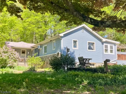 54 Ramseyburg Rd, Knowlton Twp, NJ 07832