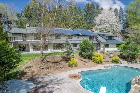 2 Elliot Farm Rd, Tewksbury Twp, NJ 07830