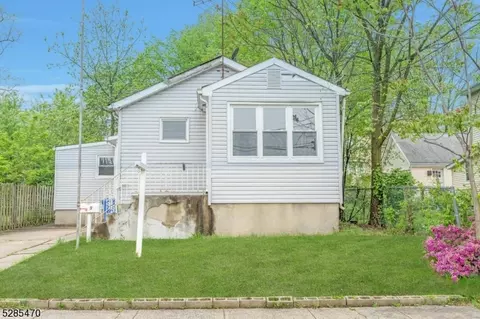 9 Hillcrest Ave, Woodbridge Twp, NJ 08830