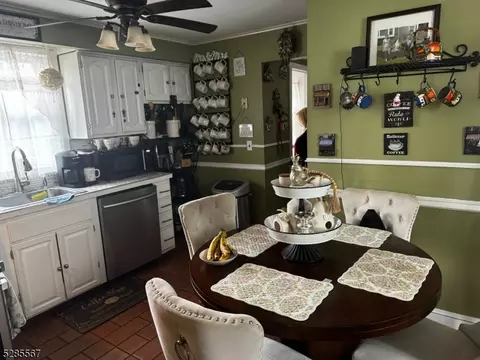 641 Lorraine Ave, Middlesex, NJ 08846 photo 4