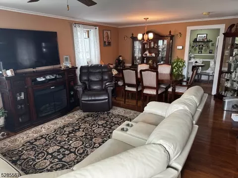 641 Lorraine Ave, Middlesex, NJ 08846 photo 2