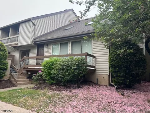 98 Kelly Dr, Edison, NJ 08820