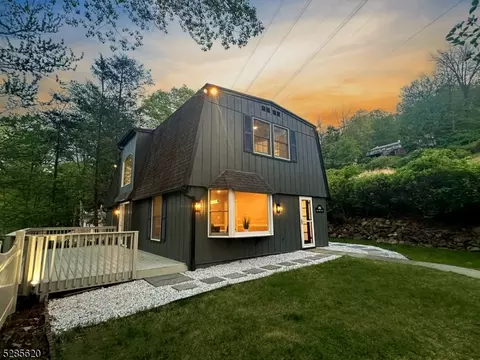495 E Shore Trl, Sparta, NJ 07871