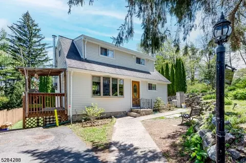 17 High St, West Milford, NJ 07480