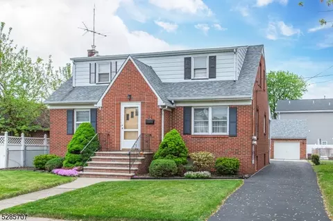 31 Whitman St, Carteret, NJ 07008