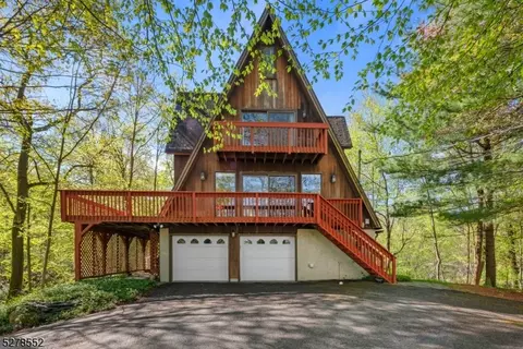 14 Old Stage Coach Rd, Byram Twp, NJ 07821