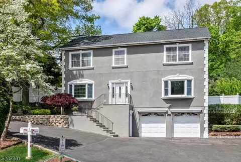 27 Notch Rd, Little Falls, NJ 07424