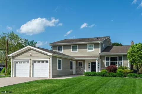 49 Williamsburg Dr, Roseland, NJ 07068