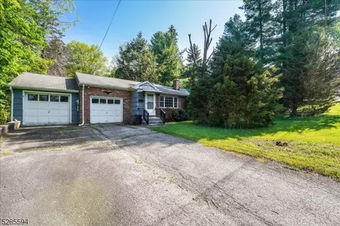 9 Wilson Dr, Ogdensburg, NJ 07439